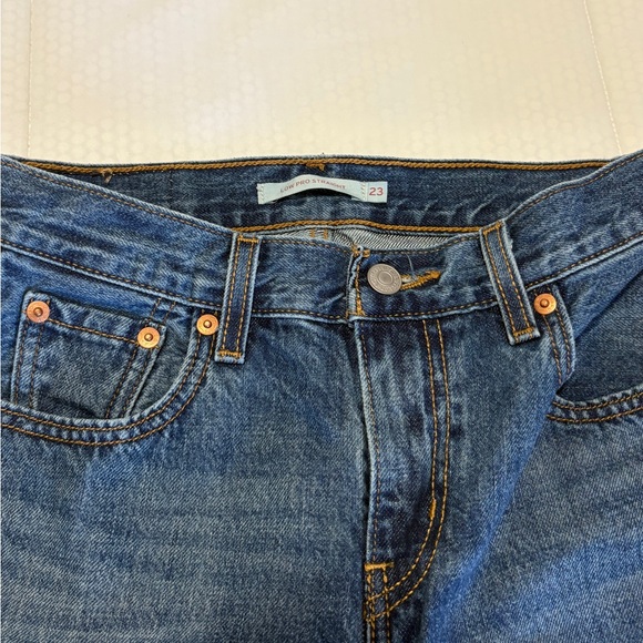 Levi's Blue Denim Straight Leg Jeans with Red Tab - Picture 3 of 3